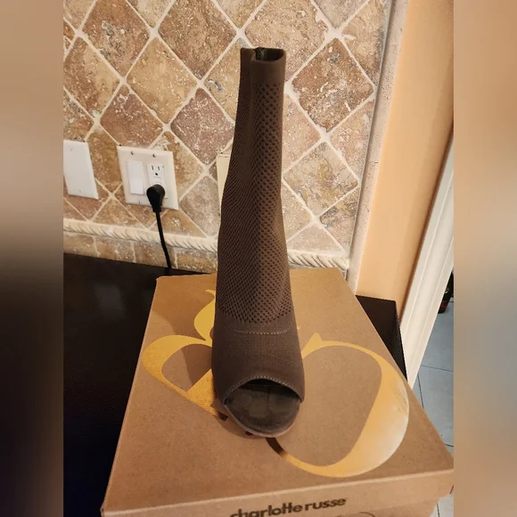 Boots - Picture 4 of 5